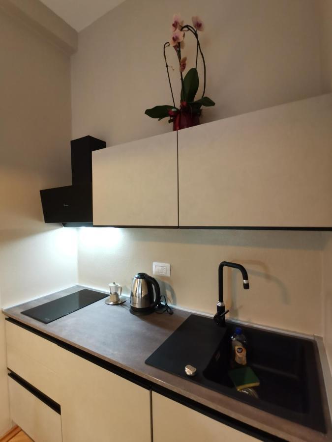 Parma Express Traveller'S Lodging Front Station Fs Parking المظهر الخارجي الصورة